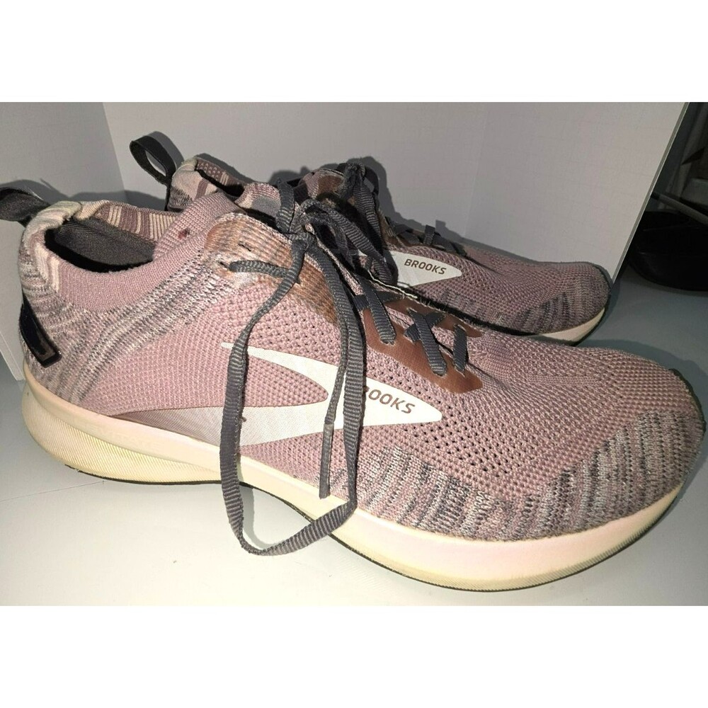 Brooks Levitate 4 Women’s Size 10.5 Running Shoes Pink Knit, pearl, 10.5